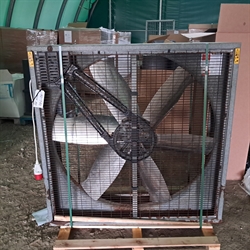 1 stk. brugt staldventilator 138x138x36 cm.